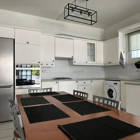 Apartment White House - For Colleagues And Families Nikosia